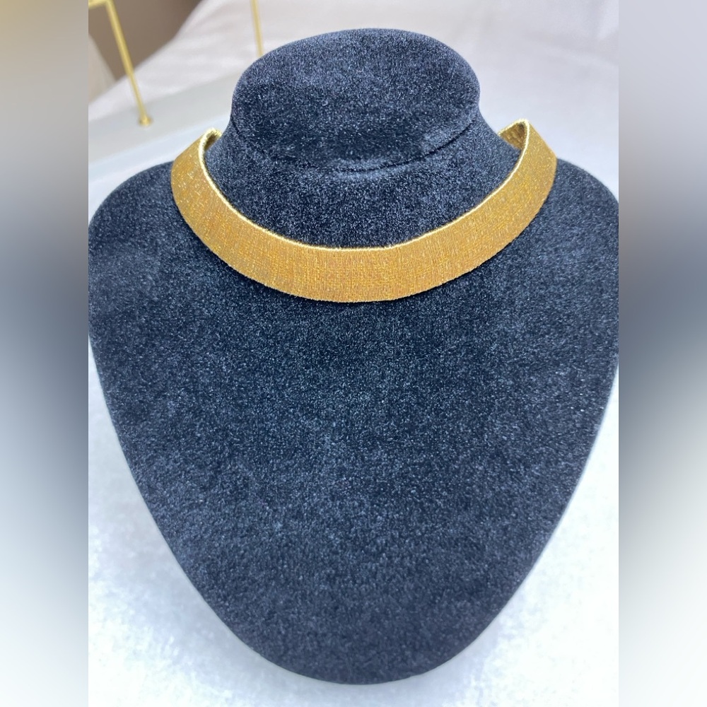 Elegant Gold Choker Necklace